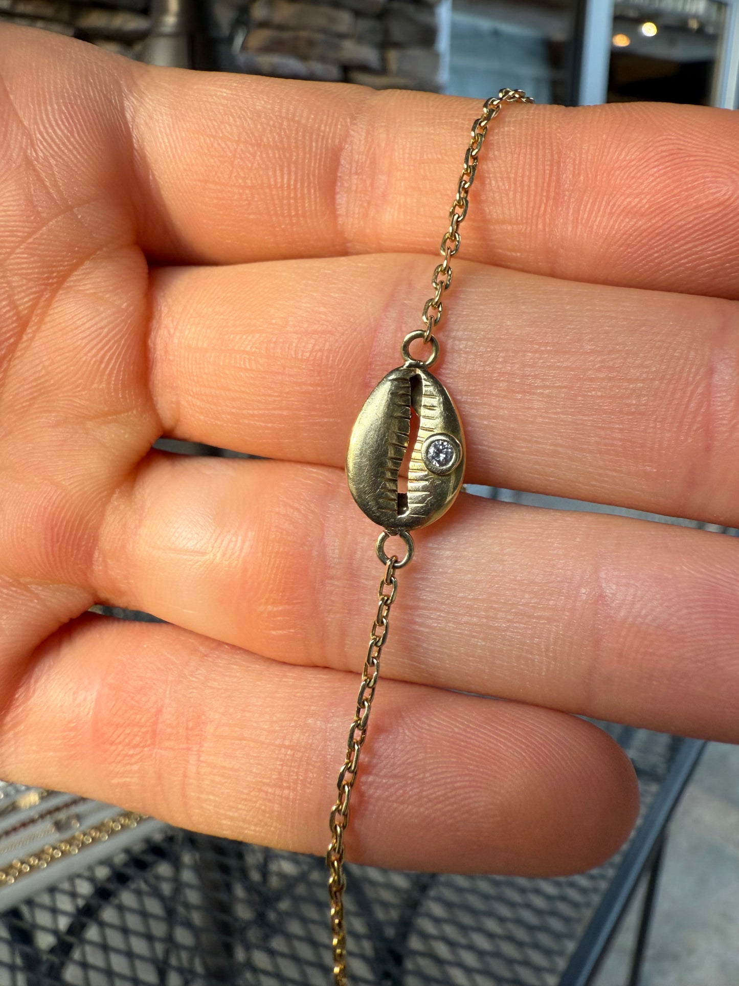 14K Seashell Diamond Bracelet 8 Inches