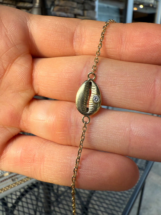 14K Seashell Diamond Bracelet 8 Inches