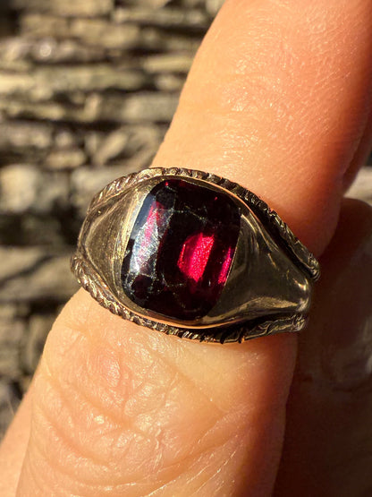 10K Classic Garnet Ring